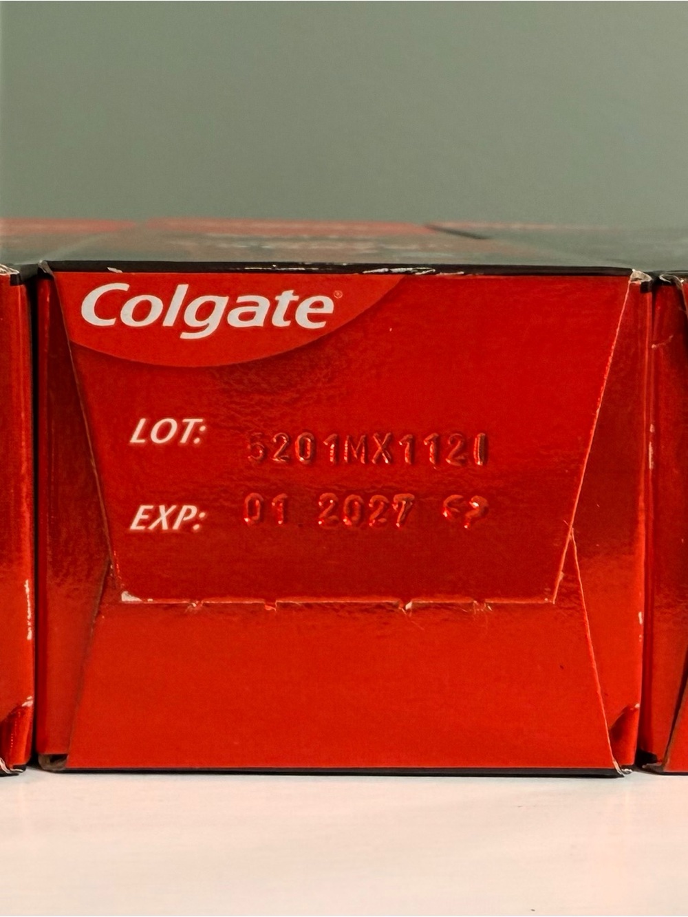 Colgate Optic White Pro Series Toothpaste 3Pack- Red/Black Packaging - Picture 4 of 4